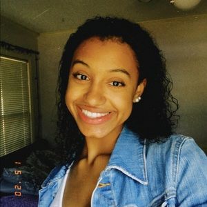 Meet your Posher, Amari